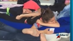 Migrantes cubanos se auxilian de celulares y redes sociales en su éxodo Migrantes cubanos se auxilian de celulares y redes sociales en su éxodo