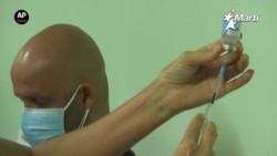 El régimen castrista no vacuna al pueblo, pero ofrece vacunas a la exportación y al turismo visitante El régimen castrista no vacuna al pueblo, pero ofrece vacunas a la exportación y al turismo visitante