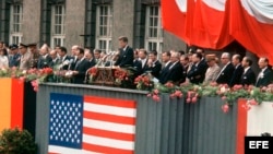Fotografía de archivo del 26 de junio de 1963 que muestra el discurso del entonces preseidente de los Estados Unidos, John F. Kennedy, en el ayuntamiento de Berlin, Alemania. Con su histórica frase 'Ich bin ein Berliner' (Yo soy berlinés.