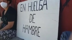 Seguridad del Estado cerca la sede de UNPACU con cintas de color negro Seguridad del Estado cerca la sede de UNPACU con cintas de color negro