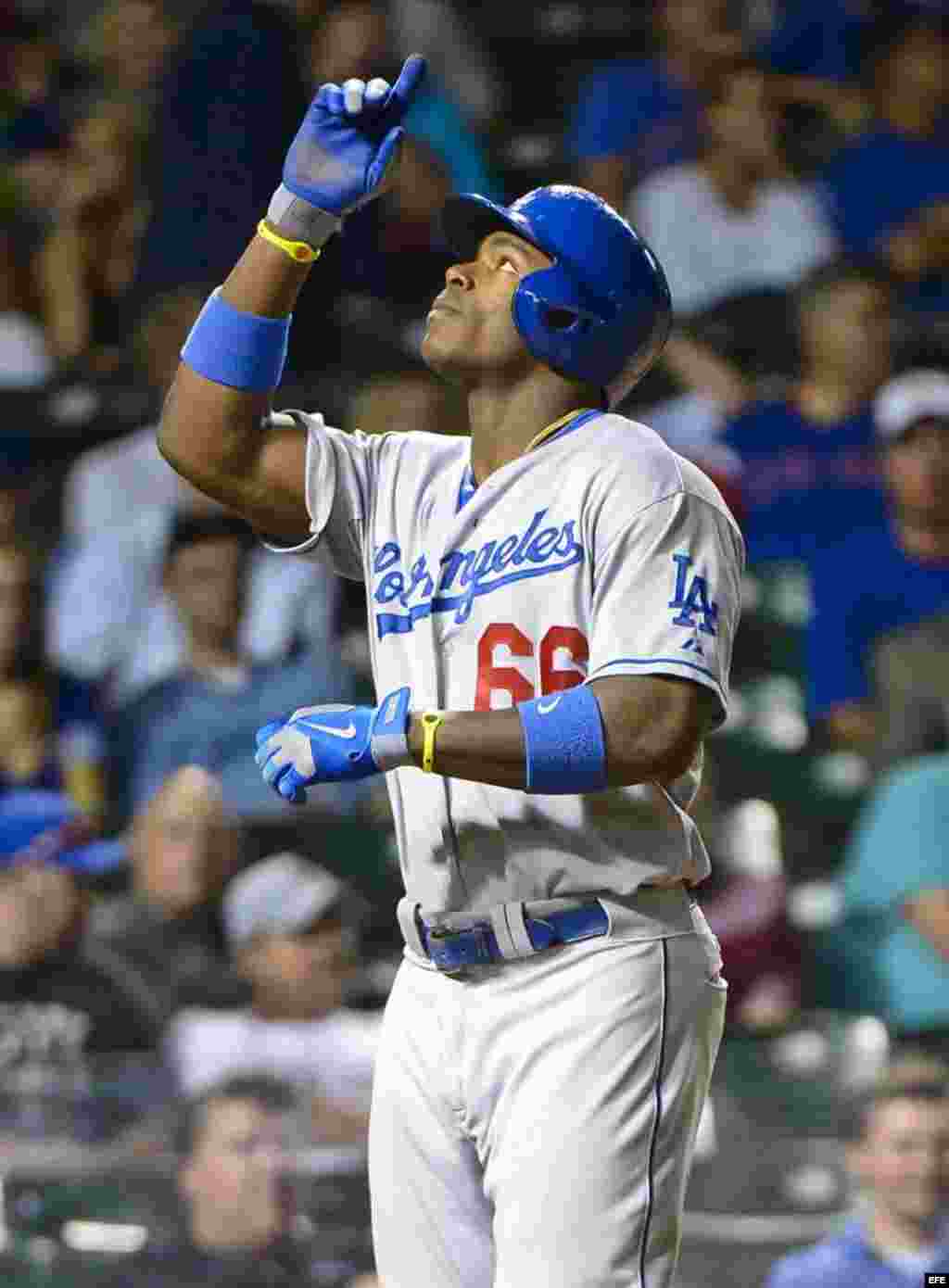 El jardinero derecho de los Dodgers, Yasiel Puig, sacó del sótano al  equipo angelino.