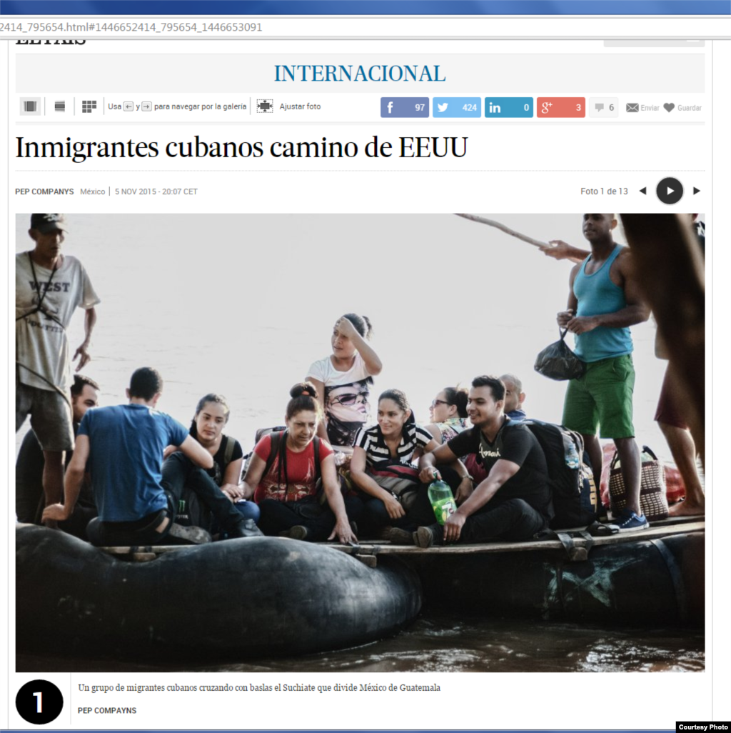 Un grupo de migrantes cubanos cruzando el Suchiate, municipio que divide México de Guatemala. Según El País esta es una ruta común para cubanos tratando de llegar a Estados Unidos a través de México. 