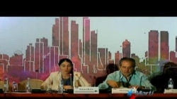 Yoani Sánchez habla en panel de la SIP en Panamá, 2015 Yoani Sánchez habla en panel de la SIP en Panamá, 2015