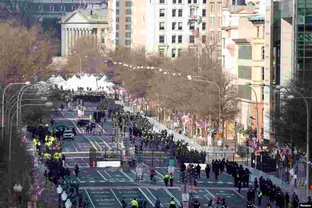 Se ve al personal de seguridad antes del inicio de la toma de posesión de Joe Biden como el 46 ° presidente de EEUU. REUTERS/Jonathan Ernst/Pool