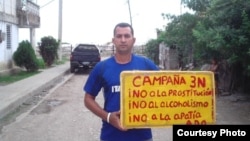 Yeris Curbelo, cartel referido a campaña que lleva la Alianza Democrática Oriental.