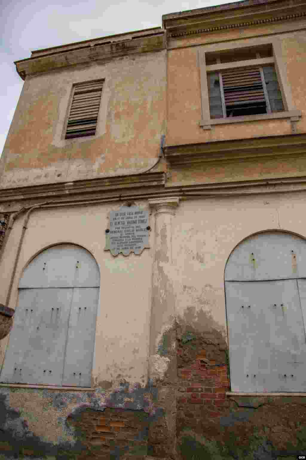 Tarja donde se recuerda la presencia del General Máximo Gómez.