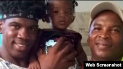 Walnier Aguilar Rivera junto a su padre (Foto tomada de Facebook)