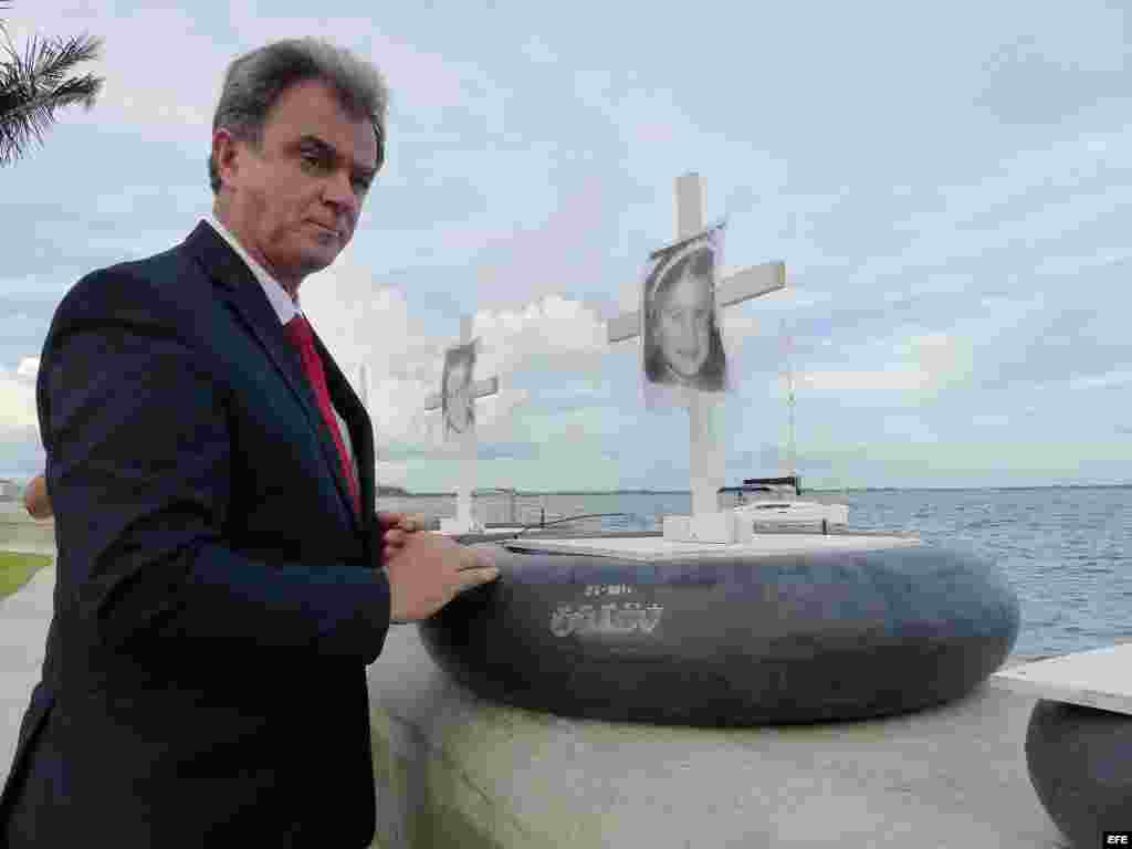 Ramón Saúl Sánchez, del moderado Movimiento Democracia subrayó que si bien ha habido un cambio en las relaciones entre ambos Gobiernos, con "más comunicación" y "menos tensión", el pueblo cubano no se ha beneficiado del restablecimiento de los lazos diplomáticos