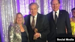 Almagro junto a Ileana Ros-Lehtinen y Lincoln Diaz-Balart. Tomado de @Almagro_OEA2015.