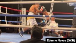 El cubano Argilagos (d) trata de entrar a los planos bajos de Banquez.