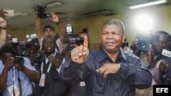 Joao Lourenco, candidato por el Movimiento Popular para la Liberación de Angola, en un colegio electoral en Luanda (Angola) 23 de agosto de 2017.