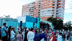 Hoy con Guillermo del Sol, Esteban Ajete, Adriano Castañeda, Olainis Tejeda, Ramón Zamora, Roberto Serrano y Eduardo Cardet Hoy con Guillermo del Sol, Esteban Ajete, Adriano Castañeda, Olainis Tejeda, Ramón Zamora, Roberto Serrano y Eduardo Cardet