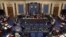 Captura del momento de la votación sobre la constitucionalidad de someter al expresidente Donald Trump a un juicio político, el 9 de febrero de 2021. Senate TV vía AP.
