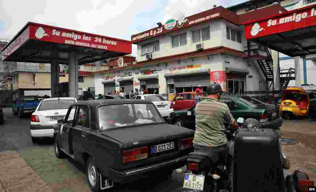  Las restricciones en la venta de gasolina especial se producen cuando el país busca un suministro alterno de combustible ante la reducción del crudo subsidiado que recibe desde 2003 de Venezuela,
