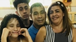 Esposa de pastor Lorenzo Rosales Fajardo agradece premio del Instituto Patmos Esposa de pastor Lorenzo Rosales Fajardo agradece premio del Instituto Patmos