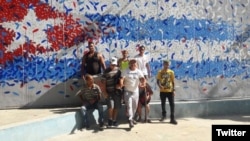 Activistas rinden homenaje a Oswaldo Payá y Harold Cepero en el Cementerio de Colón.