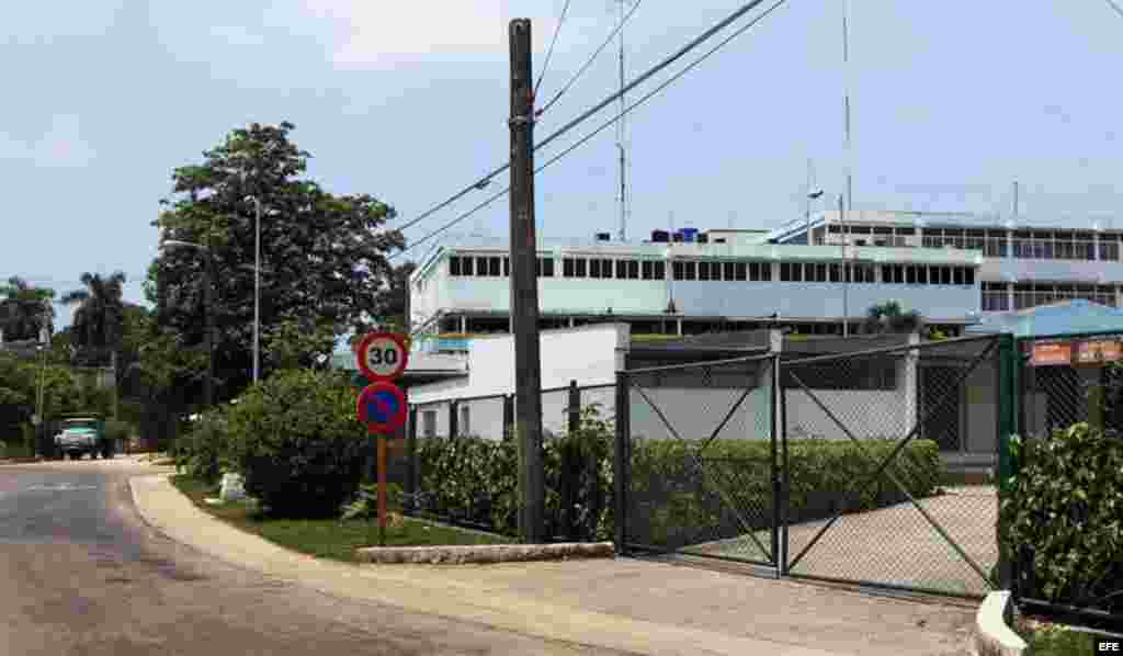 Fotografía del centro policial "100 y Aldabó" donde estuvo preso el español Ángel Carromero.