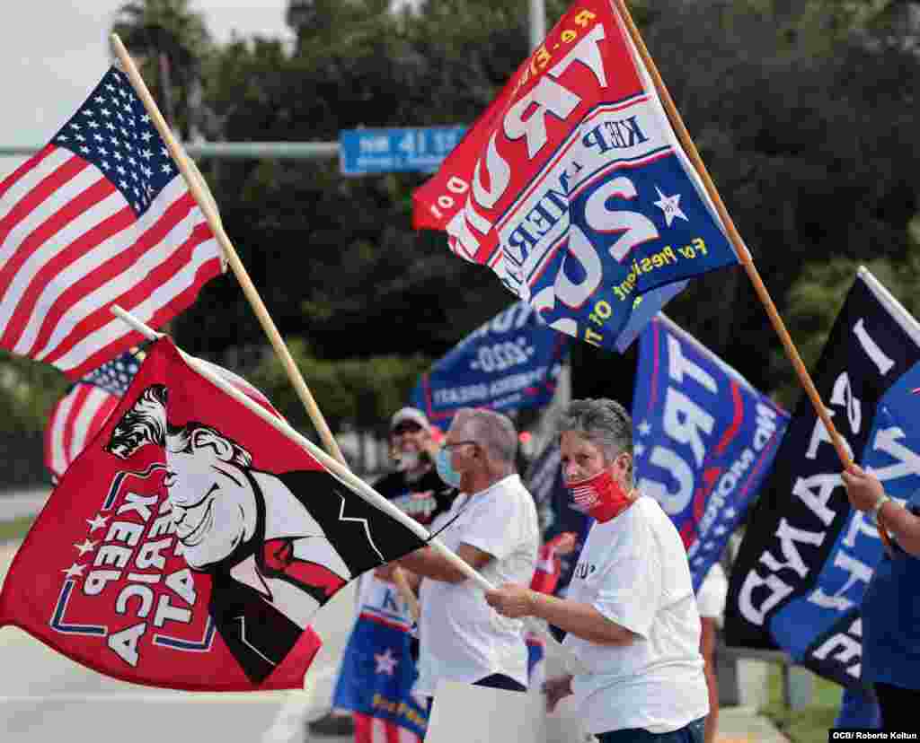 Exilliados nicaragüenses, venezolanos y cubanos apoyan al presidente Trump durante su visita al Doral.