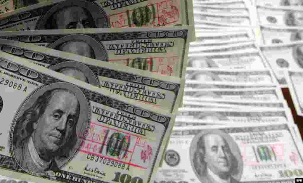 "La prórroga" que autorizaba la permanencia en el exterior de los cubanos que viajen por asuntos particulares ahora se extiende a 24 meses (antes solo se podía estar fuera de Cuba por 11 meses).