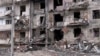 Un edificio de apartamentos destruidos por los ataques rusos en Kyiv.