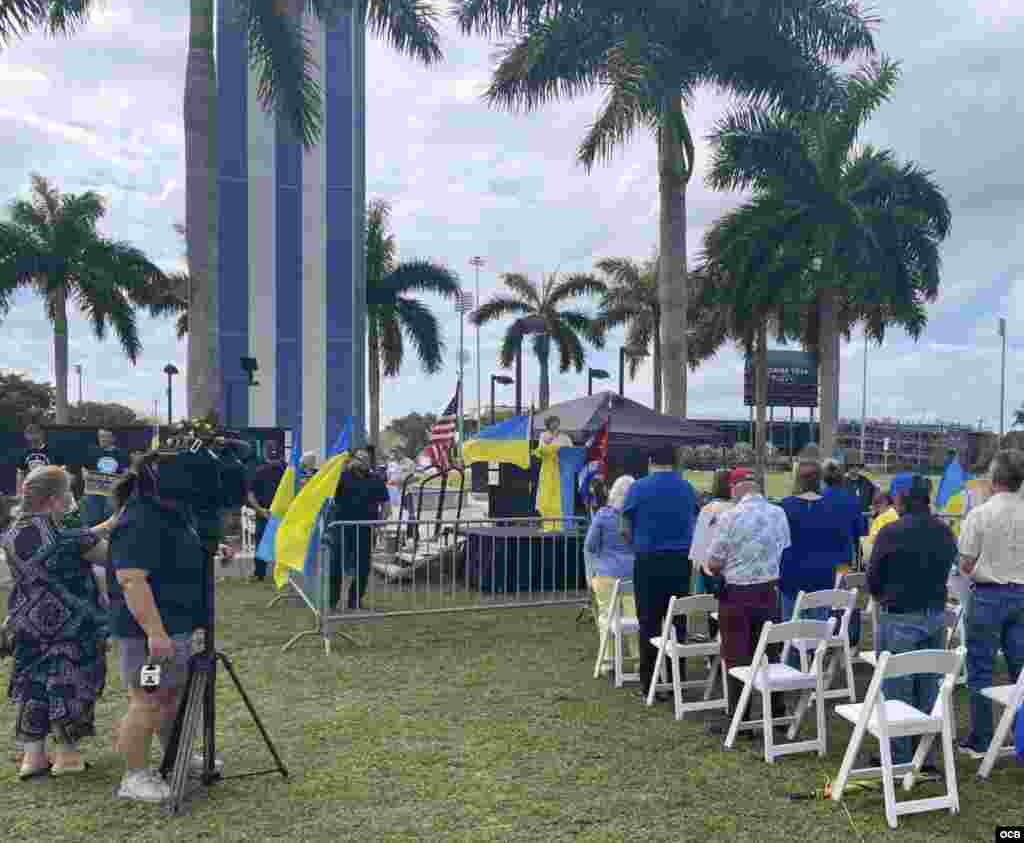 Vista general del acto en apoyo a los ucranianos y su lucha contra la invasión rusa.