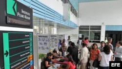 Hemingway, Elpidia y René Villarreal, marzo 1957.<br />
Recuerdan la frase de Hemingway en ese momento: "Cuídame a mi hijo cubano".