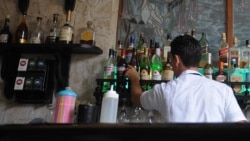 Dueños de cafeterías y restaurantes privados retan los precios topados Dueños de cafeterías y restaurantes privados retan los precios topados