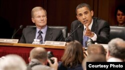 A la izquierda, el senador demócrata por la Florida, Bill Nelson y a su lado el presidente de Estados Unidos Barack Obama