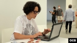 Coco Fusco presenta obra de Lavastida en la Semana de las Artes en Miami.