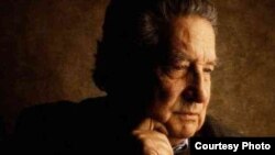 Aficionados al fútbol persiguieron al defensa madridista Sergio Ramos y lo recibieron con aplausos y gritos en la visita que cursó a una escuela habanera.<br />
 