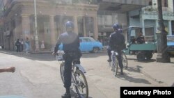 Policías en Cuba. Foto/ Pedro Luis