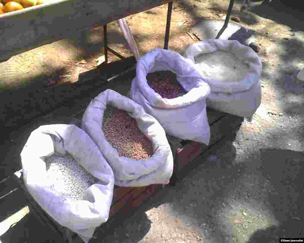 El reportero ciudadano de José R Borges recorre mercados privados  de venta a la población en Cabaiguán, Sancti Spíritus.