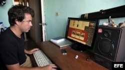 Fotografía del 29 de agosto de 2015 Yondainer Gutiérrez uno de los fundadores de la aplicación para celulares "Alamesa".