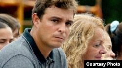 Antonio Castro junto a su madre, Dalia Soto del Valle. Foto de Archivo.