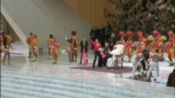 Artistas del Circo de Cuba actúan para el Papa Francisco Artistas del Circo de Cuba actúan para el Papa Francisco