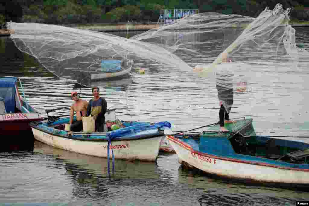 Pescadores en Cojímar. REUTERS/Alexandre Meneghini