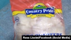 Un paque de pollo congelado de la marca Country Pride, producido en Estados Unidos, a la venta en un grupo de Facebook. (Foto: Rosa Lisolet)