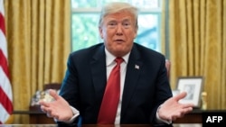 El presidente Donald Trump en la oficina oval de la Casa Blanca.