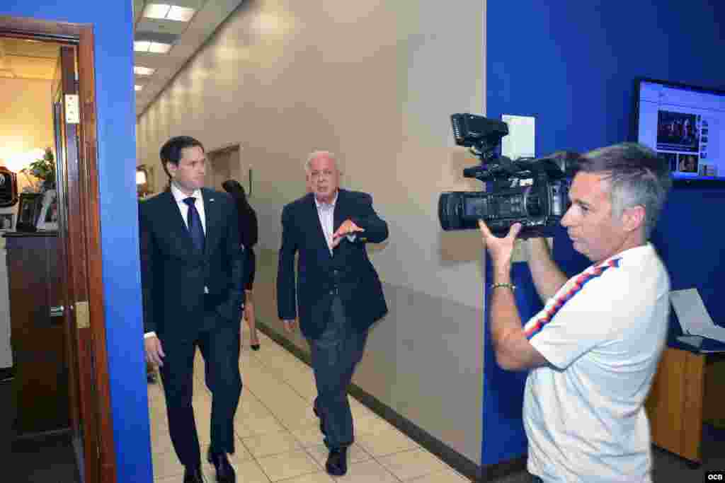 El Senador Marco Rubio visita la Oficina de Transmisiones a Cuba (OCB).