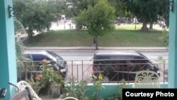 Foto Archivo. Dispositivos del Ministerio del Interior rodean la vivienda de un activista. Foto Cortesía de Juan A Madrazo.