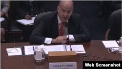 El subsecretario adjunto principal interino del Departamento de Estado, Kenneth Merten.