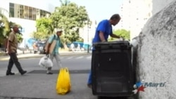 Abundan los venezolanos que hurgan en la basura para poder comer Abundan los venezolanos que hurgan en la basura para poder comer