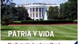 Activistas portan carteles para demostrra al pueblo que no pasa nada Activistas portan carteles para demostrra al pueblo que no pasa nada