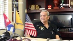 Info Martí | Florida Condecora al ex agente Félix Rodríguez, que participó en la captura del "Che" Info Martí | Florida Condecora al ex agente Félix Rodríguez, que participó en la captura del "Che"