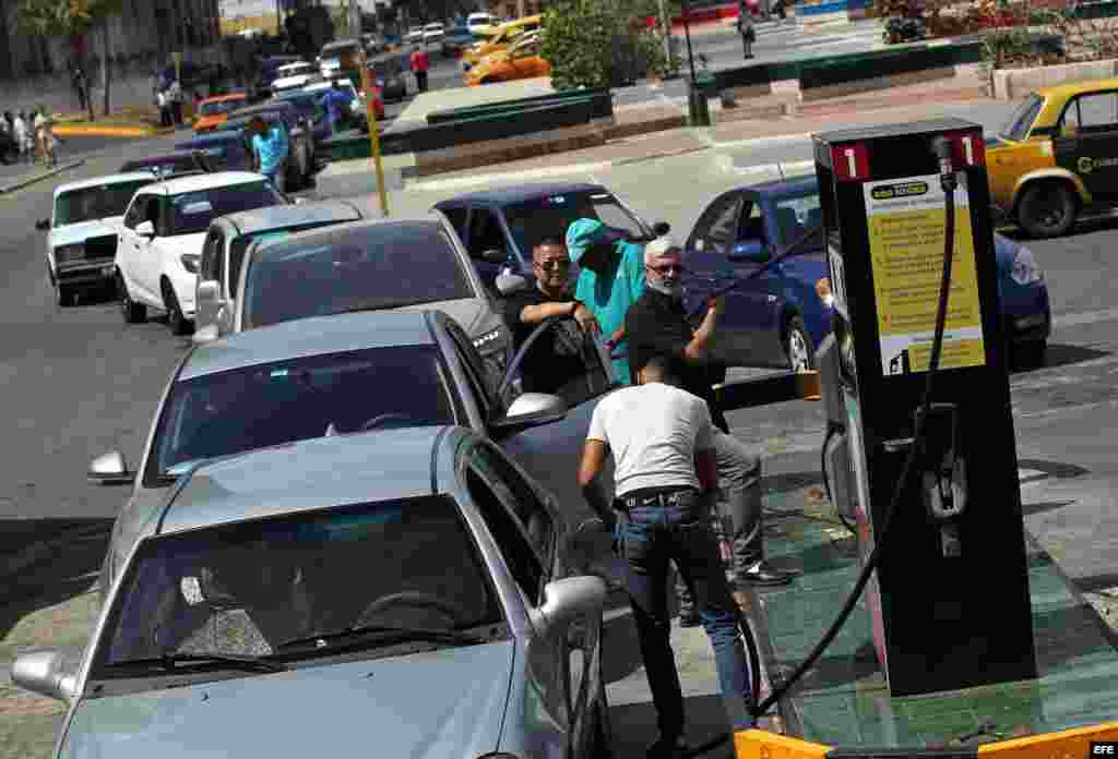 La gasolina especial solo se venderá en efectivo y a los turistas hasta que se agote. 